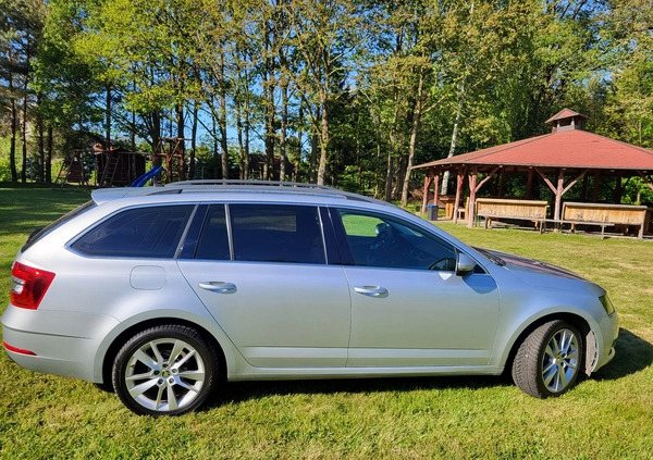 Skoda Octavia cena 61900 przebieg: 169000, rok produkcji 2017 z Trzebiatów małe 172